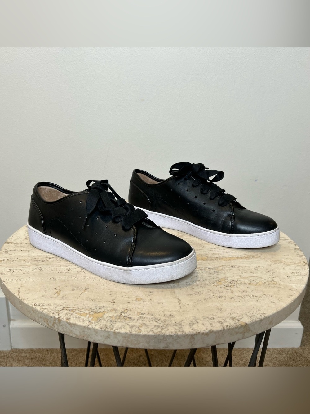 Vionic Women’s Black Sneakers with White Sole Size 8.5 KeKe